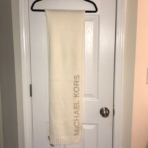 NWT Michael Kors white/cream knit scarf